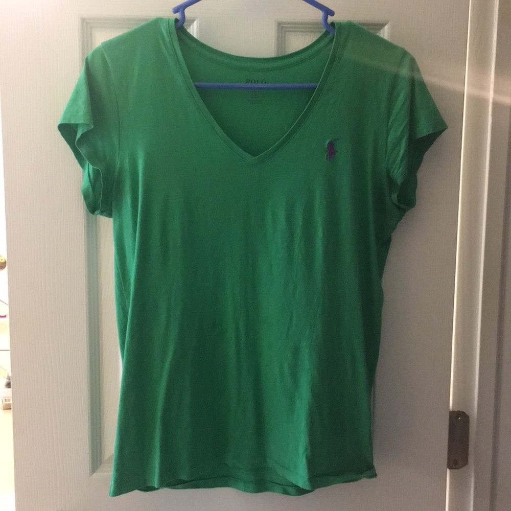 v-neck tee